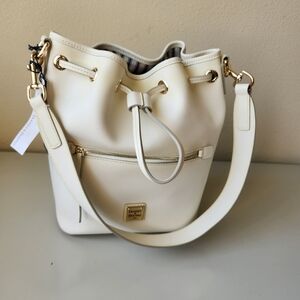 New Elegant Cream Dooney & Burke Bucket Bag